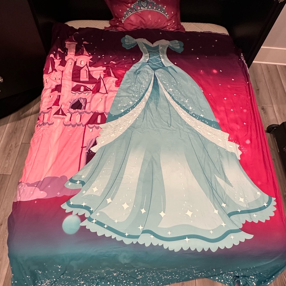 Full/Queen Princess/Castle Duvet Cover and Sham
